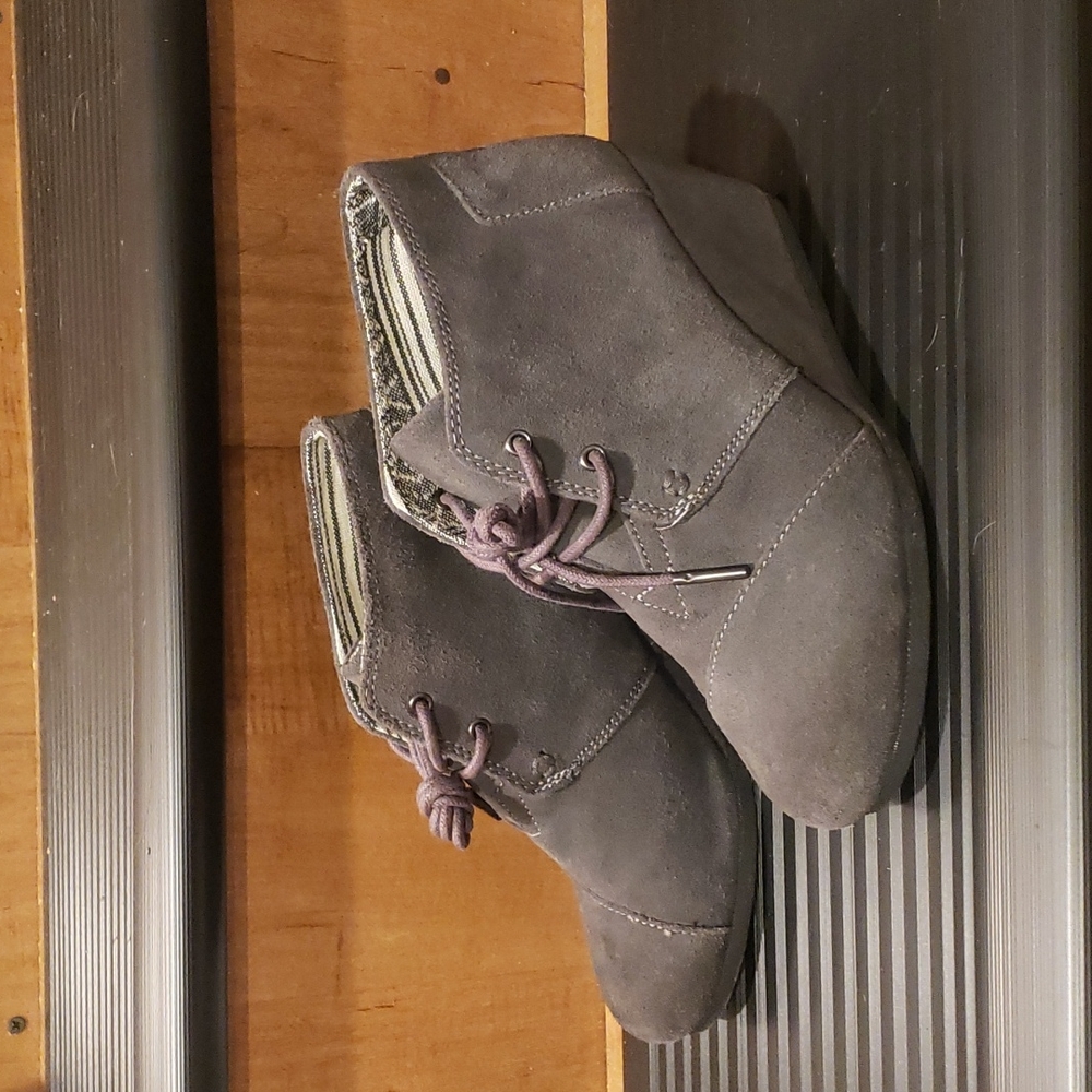 Toms gray suede booties